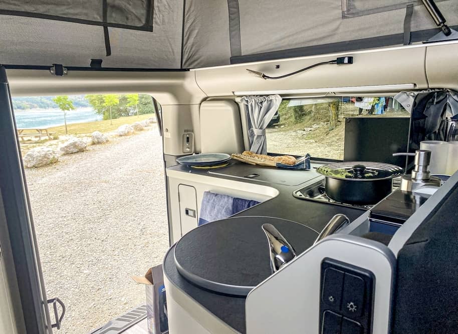 Ford Nugget Plus - Image 10