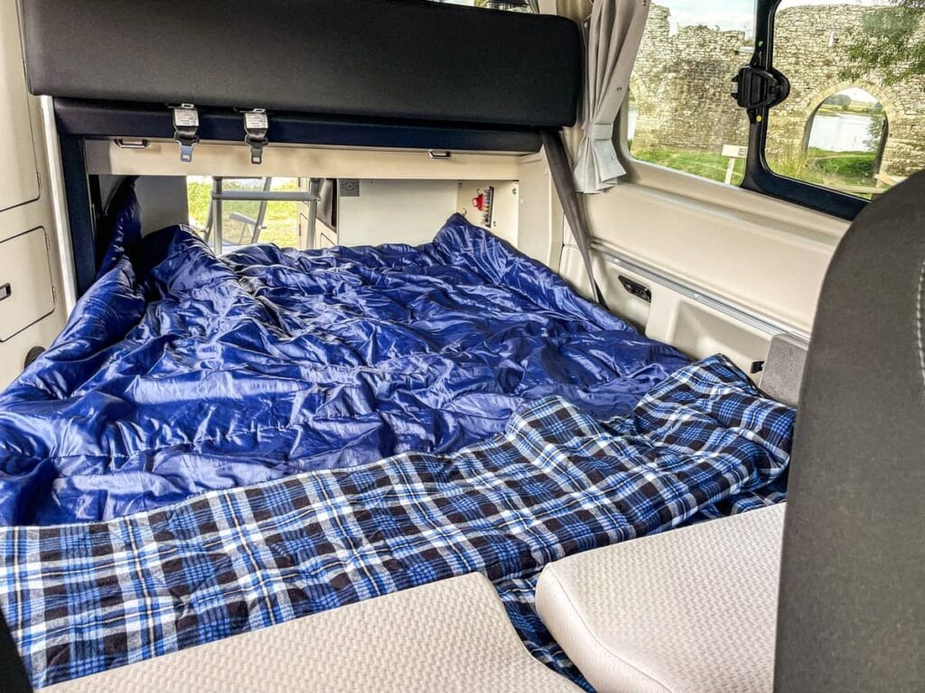 ford-nugget-lit-du-bas