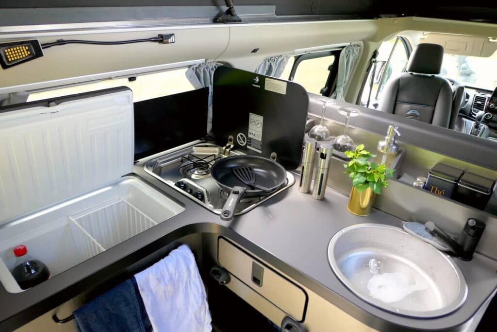 Ford Nugget Plus Azur - Image 8